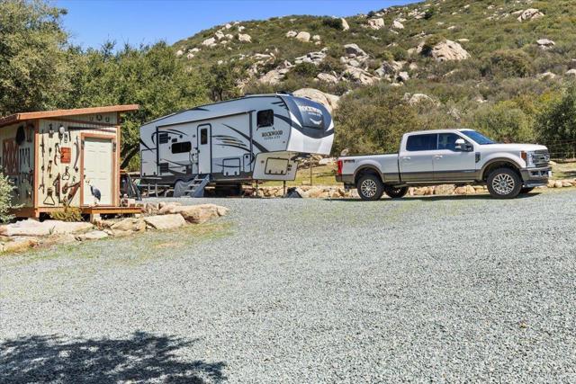 10499 Highway 79, Descanso CA: https://media.crmls.org/mediaz/70fae124-bd59-4c2e-b3ee-da6dd4c79bf0.jpg
