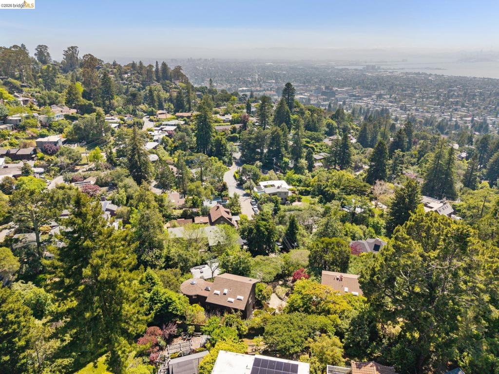 https://media.crmls.org/mediaz/70fae8e7-470c-4e70-afa2-51fe546fdc1c.jpg?preset=X-Large