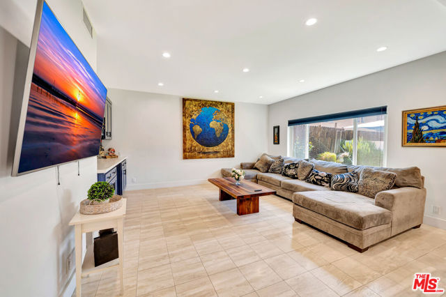 14916 Hesby Street, Sherman Oaks CA: https://media.crmls.org/mediaz/70fb620e-1070-4b3c-8427-39e81b50bc6e.jpg