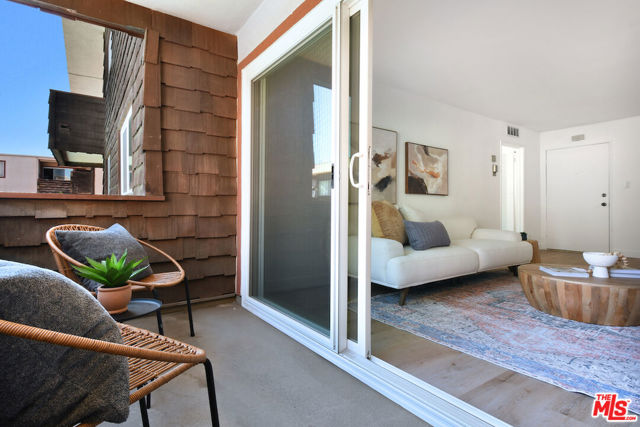 1 Bed Home for Sale in Encino, California