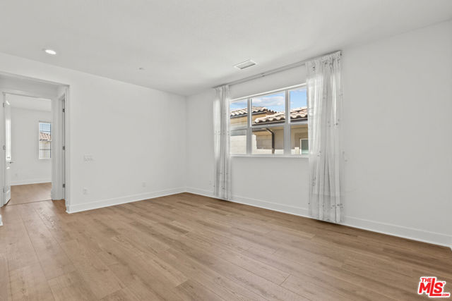 20723 W Deer Grass Court, Porter Ranch CA: https://media.crmls.org/mediaz/70fd362b-50ef-4c93-8ffb-7b4e755a3f38.jpg