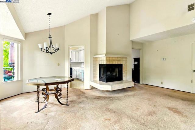 2437 Sebastopol Ln, Hayward CA: https://media.crmls.org/mediaz/70fd6b56-579c-4769-b071-b8252c76f877.jpg