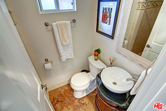 6322 W 78TH Place, Westchester CA: https://media.crmls.org/mediaz/70fd85fb-2bdb-46d1-8c5a-876e51d42912.jpg