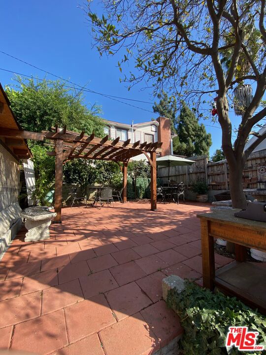 806 Oxford Avenue, Los Angeles, California 90029, 4 Bedrooms Bedrooms, ,2 BathroomsBathrooms,Single Family Residence,For Sale,Oxford,23282607