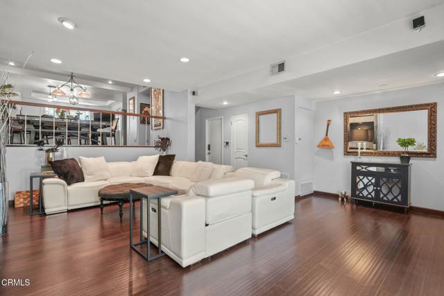 4804 La Villa Marina, Marina del Rey CA: https://media.crmls.org/mediaz/70fe6de2-cba3-4563-89ca-e8bcd571a589.jpg
