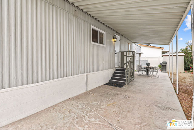17555 Corkill Rd, Desert Hot Springs CA: https://media.crmls.org/mediaz/70fee04f-33df-4ccc-ba3b-960443abc694.jpg
