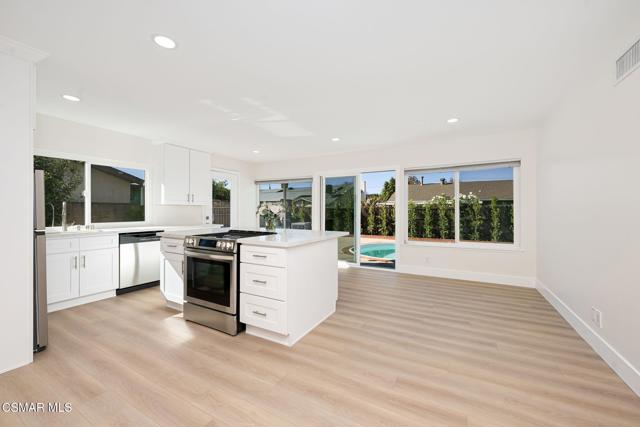 2091 Marter Avenue, Simi Valley CA: https://media.crmls.org/mediaz/70fef558-f635-4232-b91a-b6922986fc84.jpg