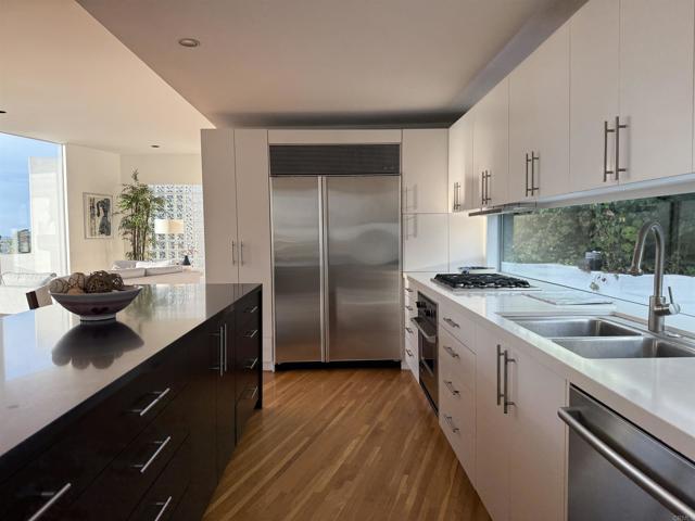 421 Serpentine Drive, Del Mar CA: https://media.crmls.org/mediaz/70ff10a4-b392-4f76-8b78-ba899ec9005a.jpg