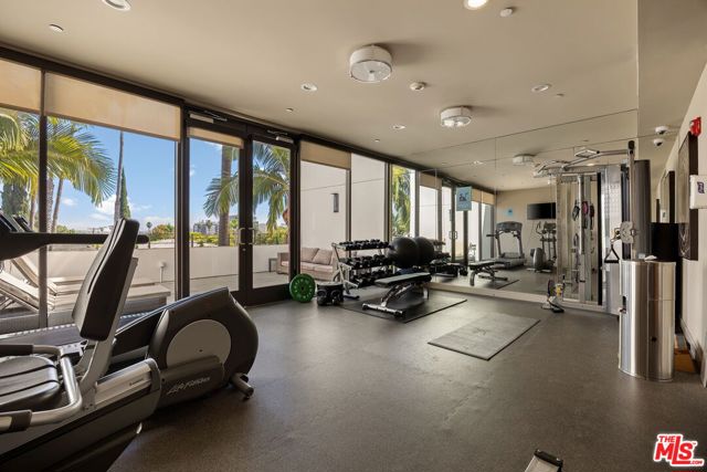 447 North Doheny Drive, 305 photo 18