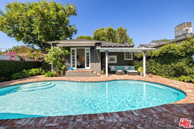 800 N Rose Street, Burbank CA: https://media.crmls.org/mediaz/70ff54d4-e38d-46cd-bc29-798243cdadc9.jpg