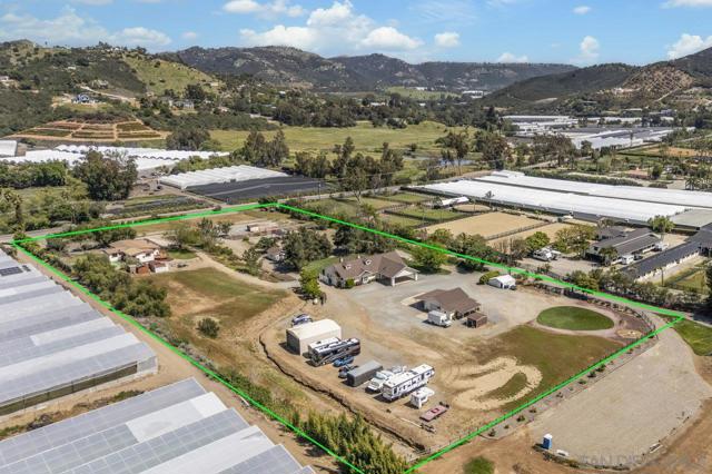 3232 N Twin Oaks Valley Rd, San Marcos CA: https://media.crmls.org/mediaz/70ff6bbf-ff4f-48ba-b97d-4dd87fa7014e.jpg
