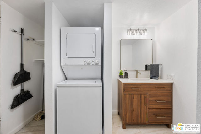400 N Sunrise Way, Palm Springs CA: https://media.crmls.org/mediaz/7100d8f7-5975-4abe-a995-60f51d0173ac.jpg