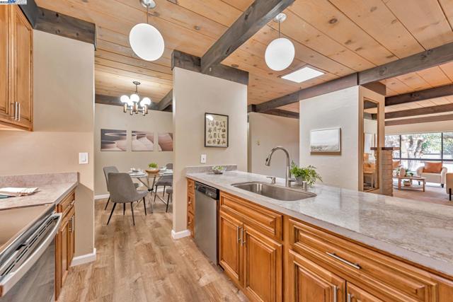 39090 Presidio Way, Fremont CA: https://media.crmls.org/mediaz/71011597-da6a-4614-a773-ded6b5c23326.jpg