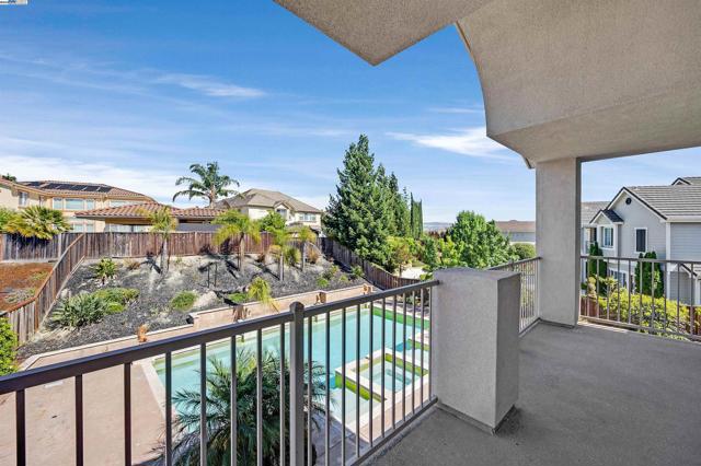 6013 Kingsmill Ter, Dublin CA: https://media.crmls.org/mediaz/7101d98b-7722-46de-9361-d90bd4cae09d.jpg
