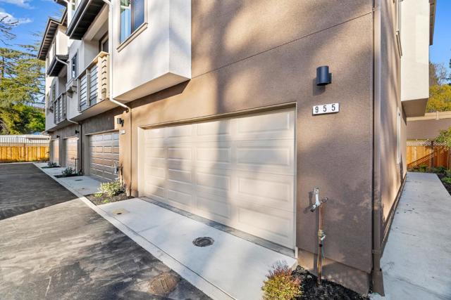 955 Woodside Road, Redwood City CA: https://media.crmls.org/mediaz/71021832-e374-4272-ab09-8c46db5cf9bd.jpg
