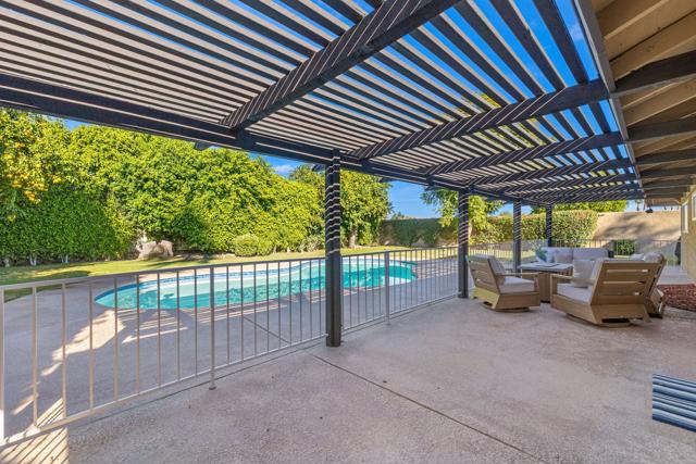 74370 Primrose Drive, Palm Desert CA: https://media.crmls.org/mediaz/710229fe-042b-4fa9-aa8e-64c764335618.jpg