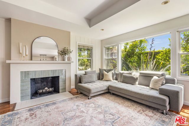 5358 S Centinela Avenue, Los Angeles CA: https://media.crmls.org/mediaz/7102e669-a7f7-4152-b241-59fa7c179813.jpg