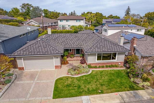 712 Foothill Drive, San Mateo CA: https://media.crmls.org/mediaz/71033736-1973-440d-9d4c-4f61e2599d78.jpg