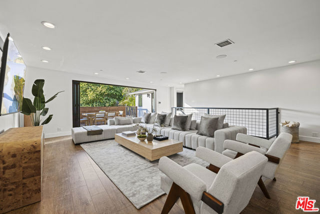 3873 Berry Drive photo 2