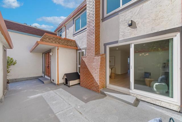 2325 Hastings Drive, Belmont CA: https://media.crmls.org/mediaz/7103d3ca-fd0f-4148-838b-4ce679967294.jpg