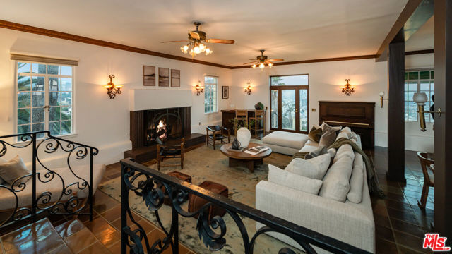 2200 Maravilla Drive, Los Angeles CA: https://media.crmls.org/mediaz/7103e309-af65-4fcc-933e-8e1bd5e6cfaa.jpg