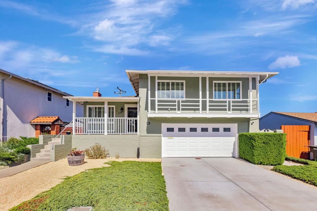 706 Serra Drive