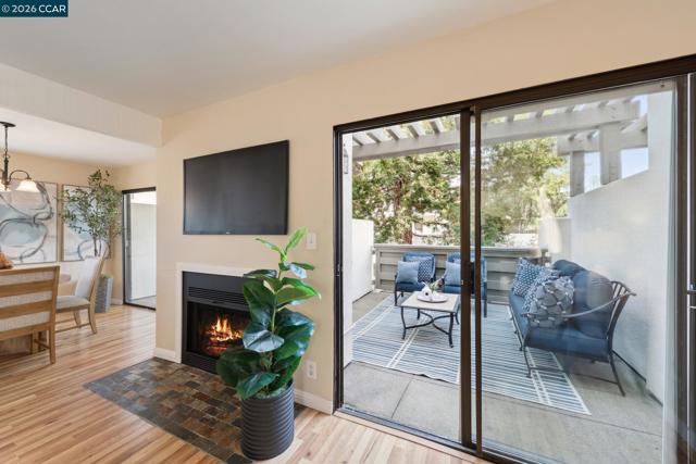 68 Mozden Ln, Pleasant Hill CA: https://media.crmls.org/mediaz/71050136-02f4-4bdf-bcb8-7dd298b63e78.jpg