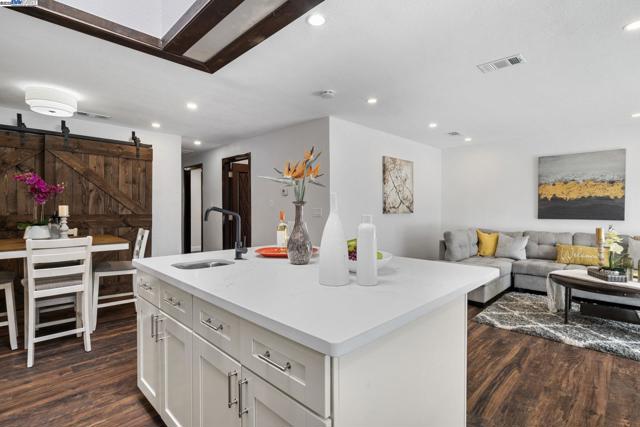 4189 Ogden Dr, Fremont CA: https://media.crmls.org/mediaz/710519e3-cbe7-42e5-a937-a40c768dfaad.jpg