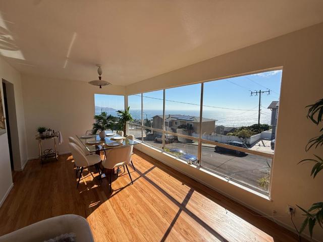 95 Clearview Drive, Daly City CA: https://media.crmls.org/mediaz/71054b60-a81e-446b-b074-a16130e506da.jpg