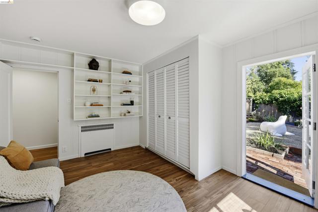 44 Highgate Rd, Kensington CA: https://media.crmls.org/mediaz/7105ba8c-1b98-4ac3-af86-5b529e6590a5.jpg