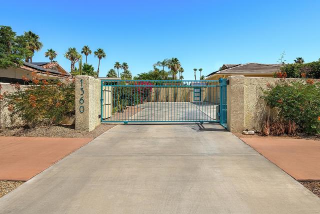 1360 E Vista Chino, Palm Springs CA: https://media.crmls.org/mediaz/710681dc-35e2-4fb3-a040-7d09a2339bf9.jpg