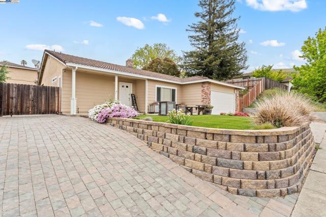148 primrose ln, Vallejo CA: https://media.crmls.org/mediaz/71074bc5-d1ef-4d3c-98e1-8ba27b093382.jpg