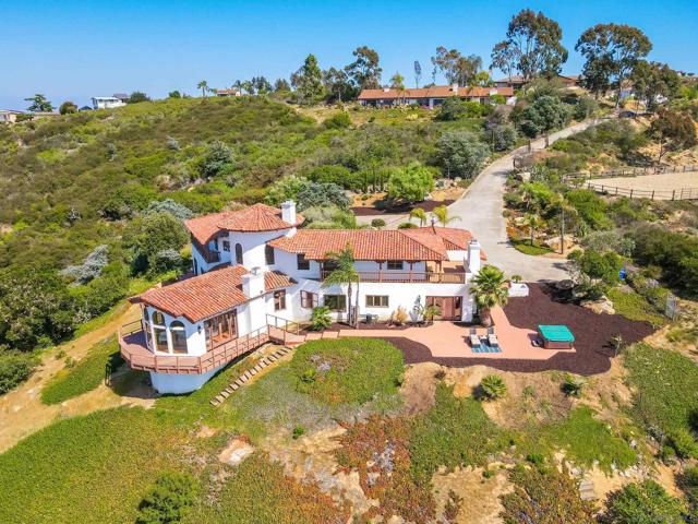 859 Cocos Dr, San Marcos CA: https://media.crmls.org/mediaz/7107f5e1-e7ea-4b16-988b-9833e855a7b0.jpg