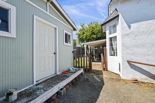 1860 Concannon Dr, Oakley CA: https://media.crmls.org/mediaz/7107f840-32fe-4f68-8ab6-79116d8ff0e8.jpg
