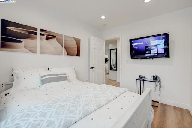 3254 Keith Ave, Castro Valley CA: https://media.crmls.org/mediaz/71085663-7c84-404d-ac51-a708590a40d1.jpg