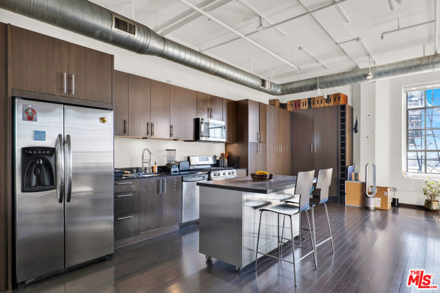 1645 Vine Street, Los Angeles CA: https://media.crmls.org/mediaz/71089b6a-59bd-4aa6-9897-ccbf763bef75.jpg