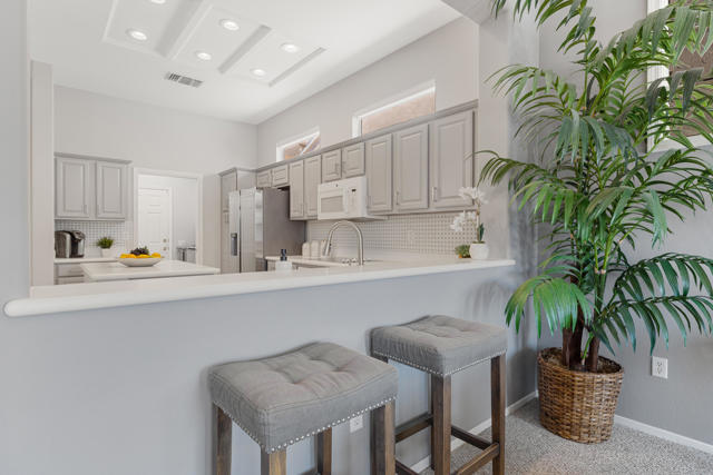 37396 Pineknoll Avenue, Palm Desert CA: https://media.crmls.org/mediaz/710940bd-ffbd-46e5-9380-945eb714e916.jpg