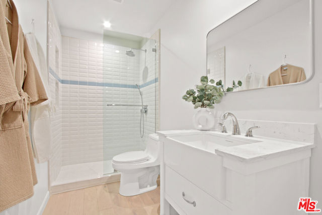 2221 Ocean Avenue, Santa Monica CA: https://media.crmls.org/mediaz/710a0911-c45c-40d9-b86e-1a8eb6338b5e.jpg