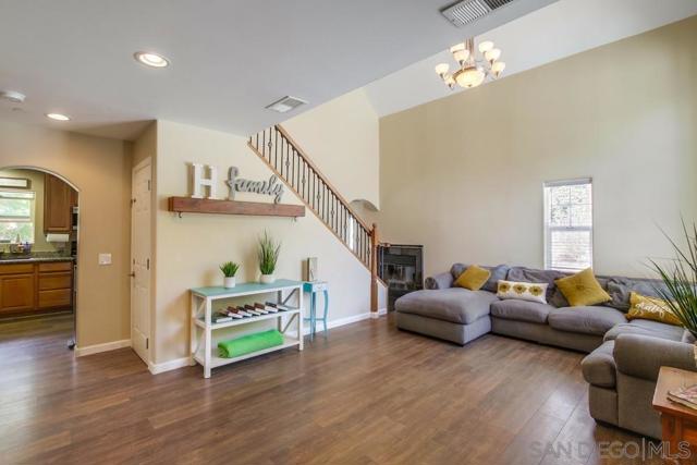 210 Frances Dr, El Cajon CA: https://media.crmls.org/mediaz/710a124c-ffc8-43c3-a094-7086187f900d.jpg