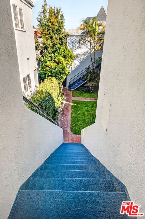https://media.crmls.org/mediaz/710a2967-1ef6-4682-a403-56acc1f7ba80.jpg?preset=X-Large
