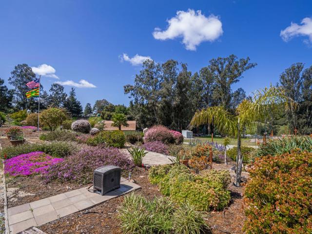 20150 Tarawild Court, Prunedale CA: https://media.crmls.org/mediaz/710a735f-d594-488a-a1d0-d06d2633a4ff.jpg