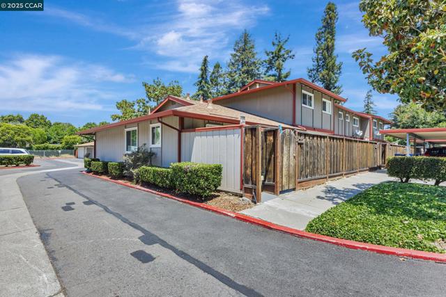 3797 Oxford Cmn, Fremont CA: https://media.crmls.org/mediaz/710a943f-5a0a-4919-a9ef-a8b4a4e0191a.jpg