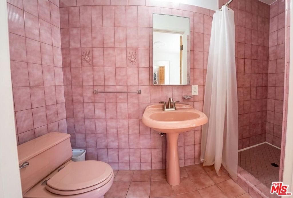https://media.crmls.org/mediaz/710b7169-e3e2-49d0-a4f0-099423b7878b.jpg?preset=X-Large