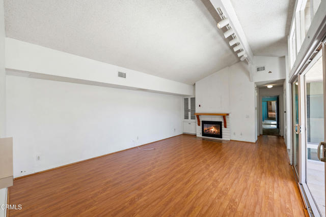 10215 Alexandria Street, Ventura CA: https://media.crmls.org/mediaz/710bc919-6d7c-48d6-9a93-6441d1fa2b13.jpg