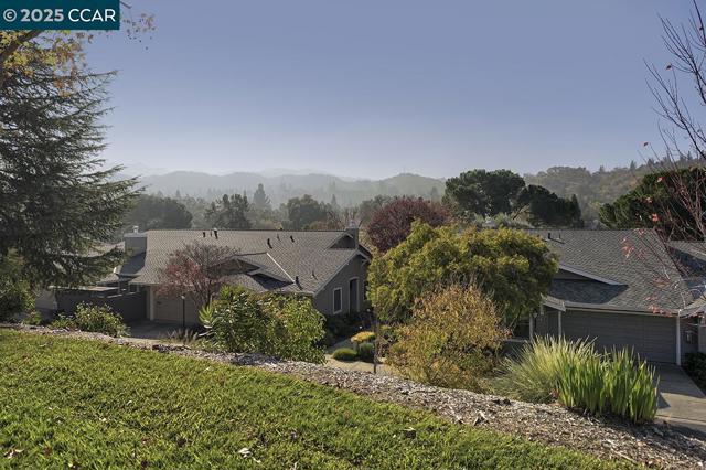 975 Terra California Dr, Walnut Creek CA: https://media.crmls.org/mediaz/710bccc4-d0bd-4d5b-bf90-01ccc24606e2.jpg