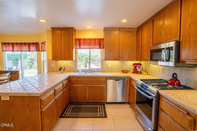 Detail Gallery Image 9 of 42 For 10965 Darling Rd, Ventura,  CA 93004 - 3 Beds | 2/1 Baths