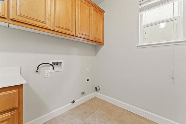 204 Daylily Ln, Patterson CA: https://media.crmls.org/mediaz/710c88f1-d8d7-4f39-bc19-3440dc7ff2c3.jpg