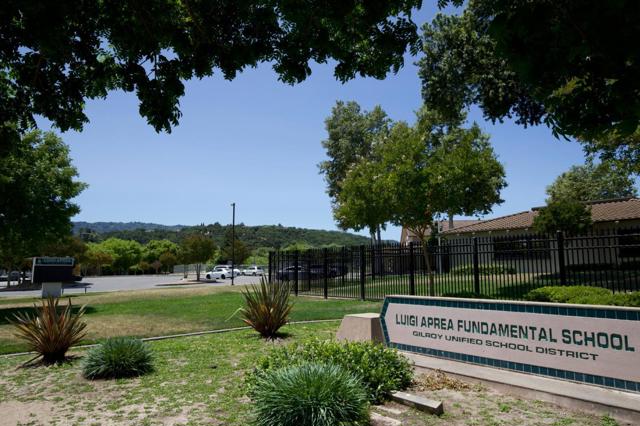 1250 Sunrise Drive, Gilroy CA: https://media.crmls.org/mediaz/710cac13-68e9-4eb9-8896-0c5cbc547bd7.jpg