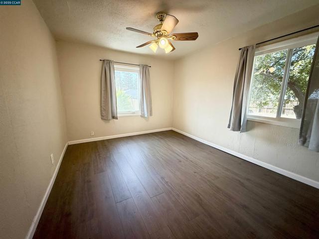 2311 Crescent Dr, Concord CA: https://media.crmls.org/mediaz/710d04e1-210c-47fe-b428-595b38e31839.jpg