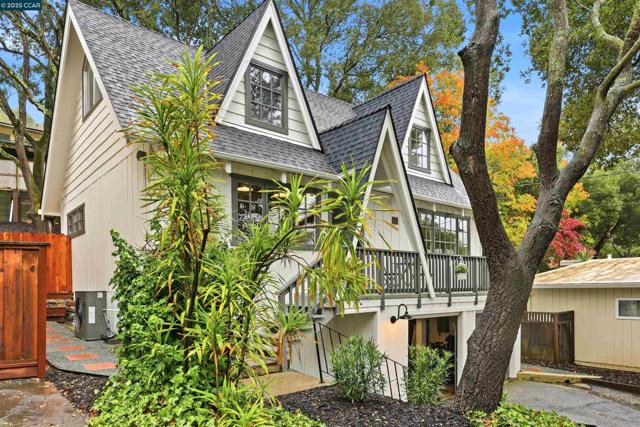 129 Spring Rd, Orinda CA: https://media.crmls.org/mediaz/710d1049-72cb-43f2-9fc7-a3f5f3bfd4e7.jpg